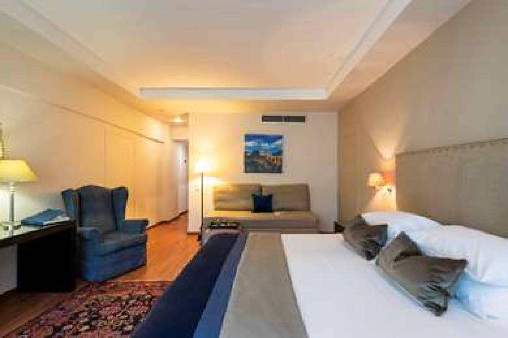 Best Western Plus Embassy Hotel 7