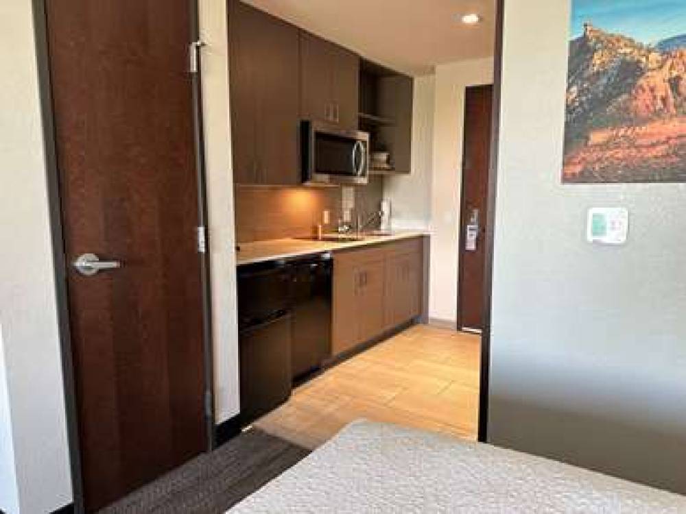 Best Western Plus Executive Residency Phoenix North Happy Valley 7