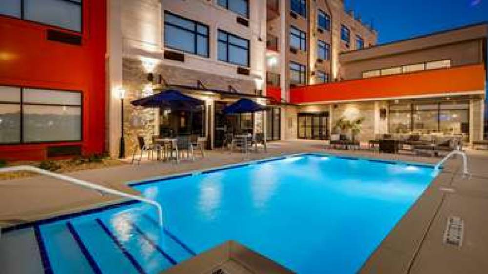 Best Western Plus Executive Residency Rigby's Water World Hotel 2