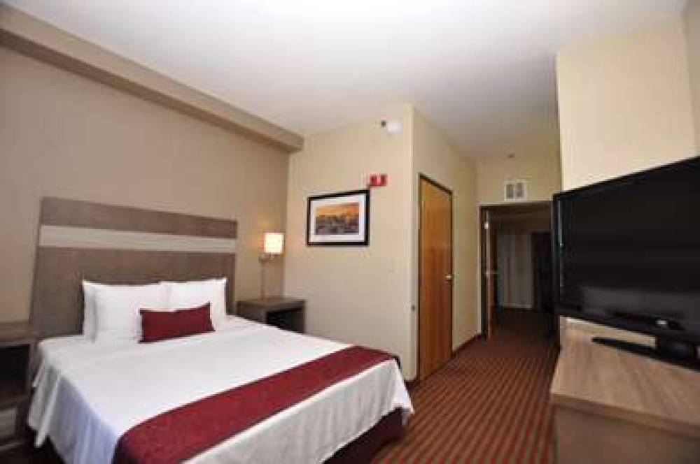 Best Western Plus Executive Suites 6