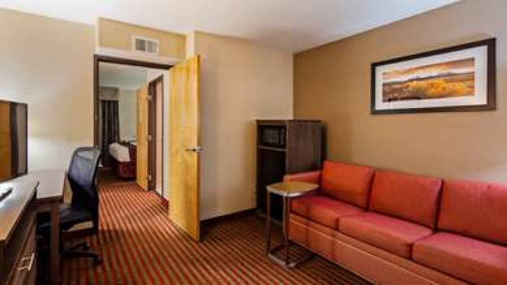 Best Western Plus Executive Suites 10