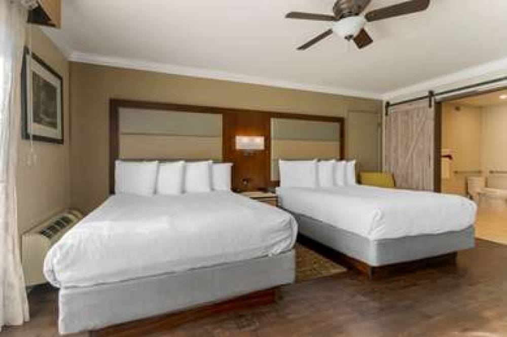 Best Western Plus Forest Park Inn 9