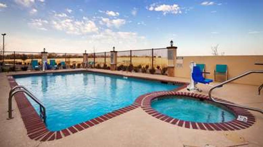 Best Western Plus Fort Worth Forest Hill Inn & Suites 2