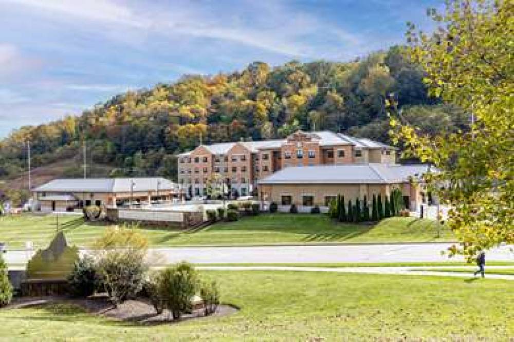 Best Western Plus Franciscan Square Inn And Suites Steubenville 3