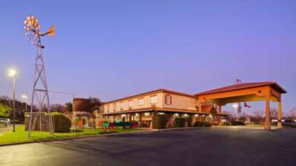 Best Western Plus Fredericksburg 1