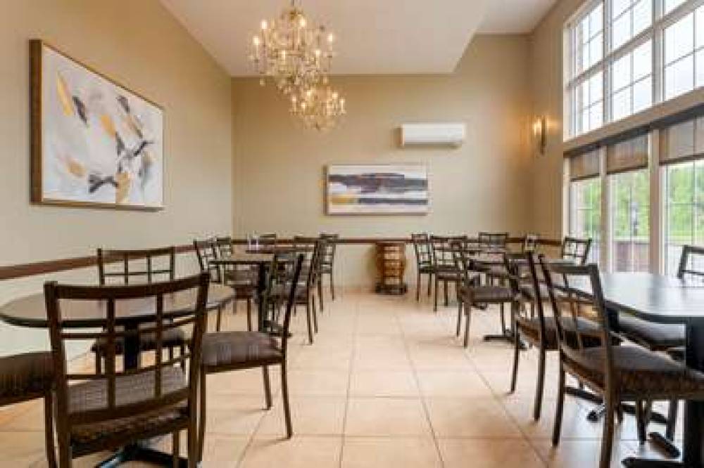 Best Western Plus Fredericton Hotel & Suites 9