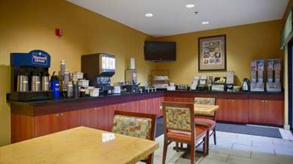 Best Western Plus Fresno Inn 9