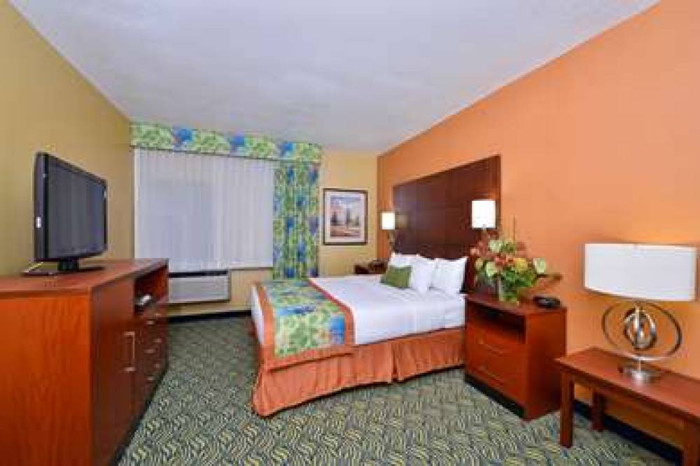 Best Western Plus Fresno Inn 4