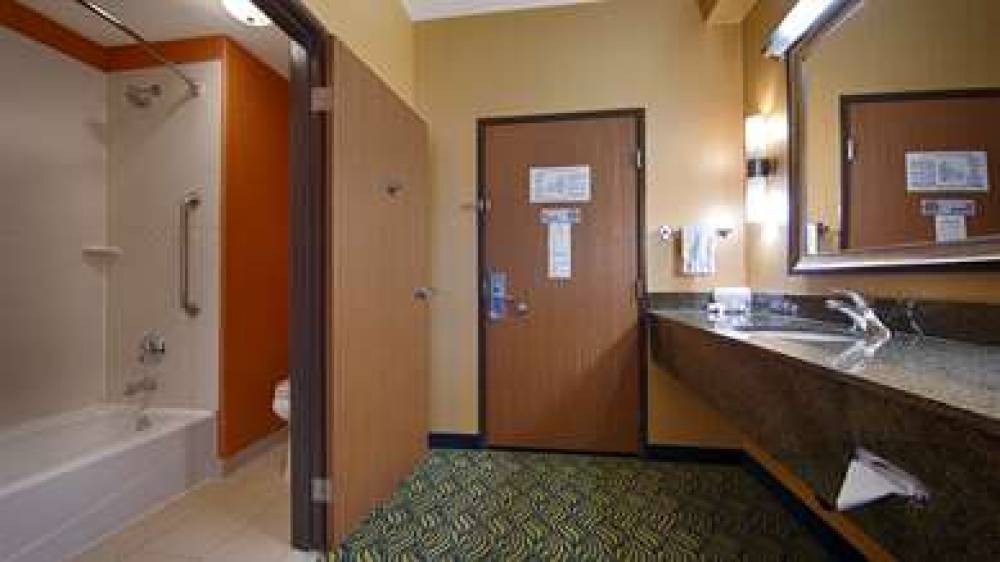 Best Western Plus Fresno Inn 8