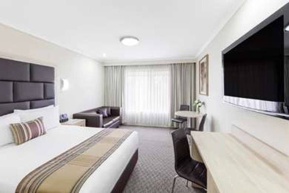 Best Western Plus Garden City Hotel 9