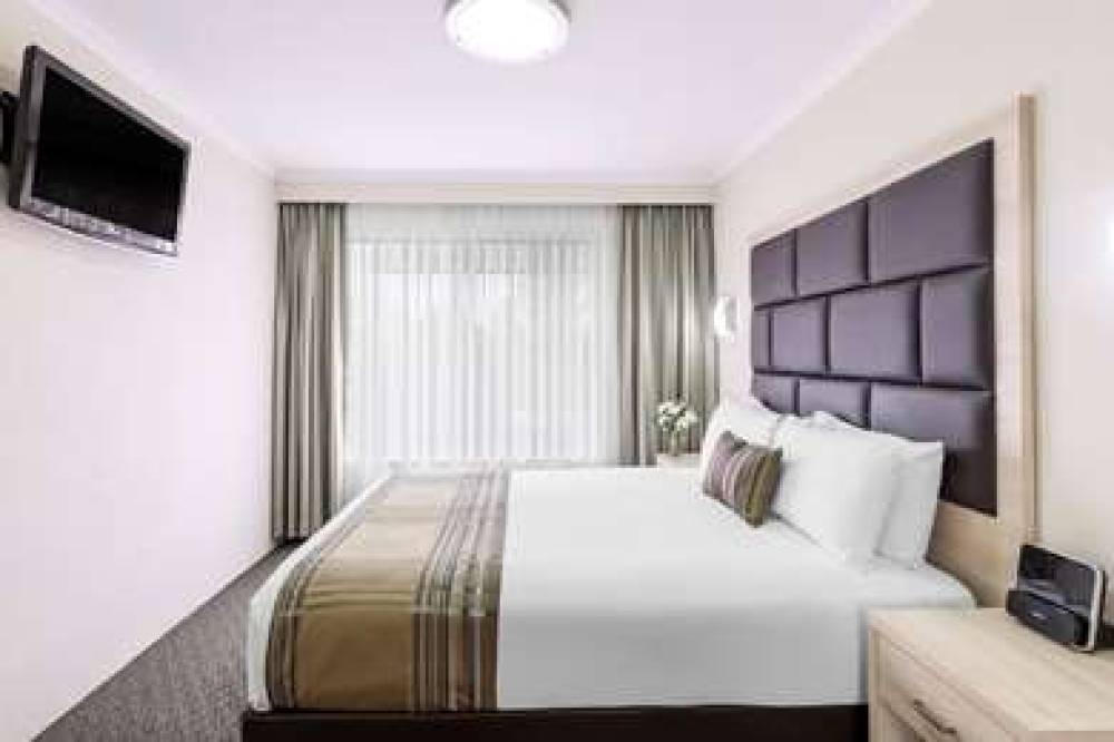 Best Western Plus Garden City Hotel 10