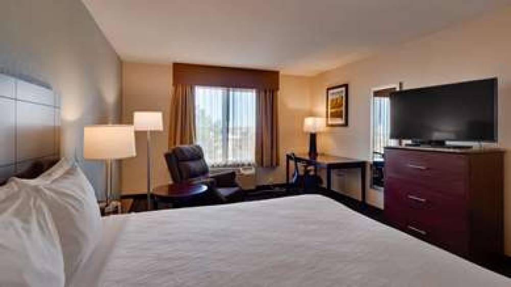 Best Western Plus Gateway Inn & Suites 3