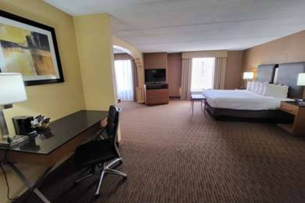 Best Western Plus Greensboro/Coliseum Area 10