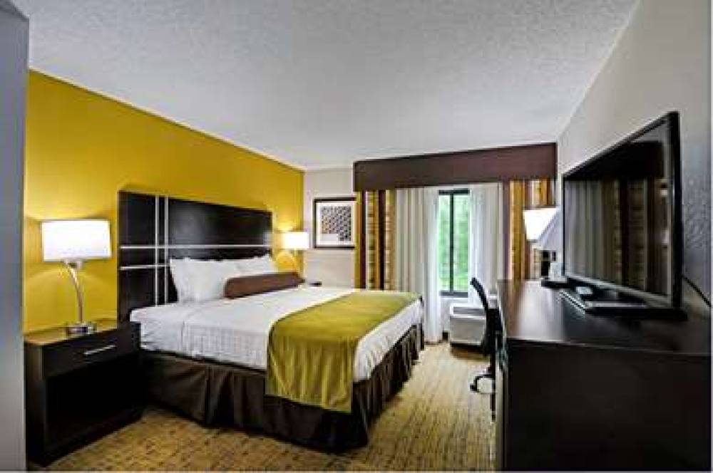 Best Western Plus Hanes Mall Hotel 5