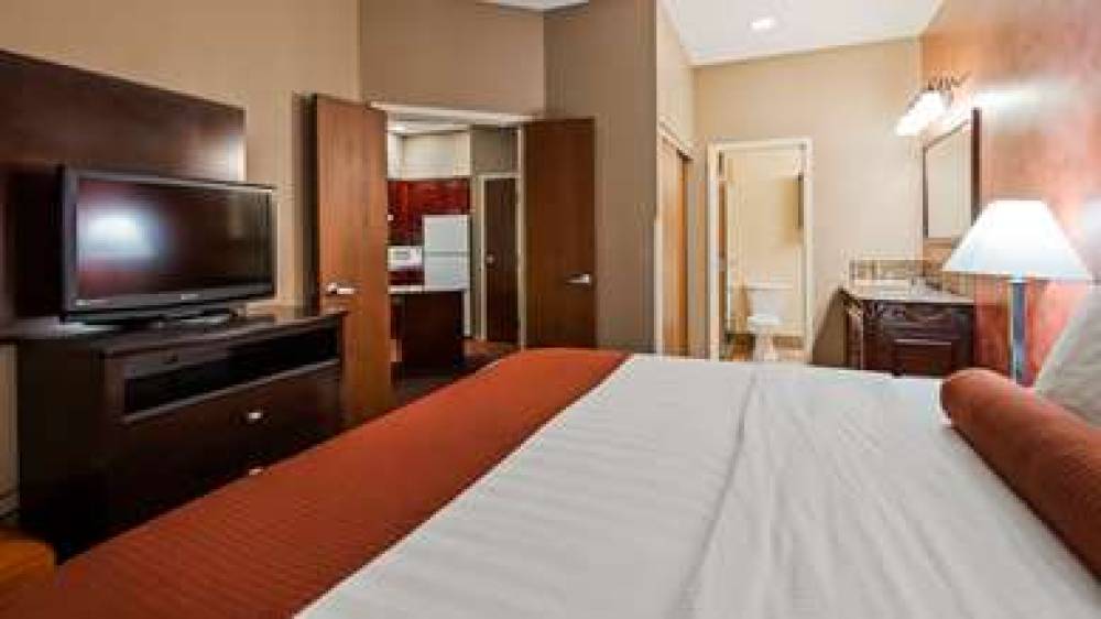 Best Western Plus Hannaford Inn & Suites 9