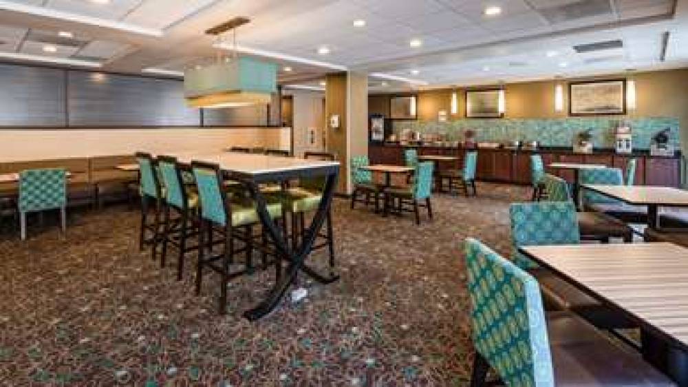 Best Western Plus Harrisburg East Inn & Suites 5