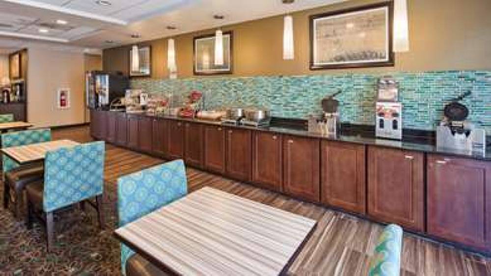 Best Western Plus Harrisburg East Inn & Suites 6