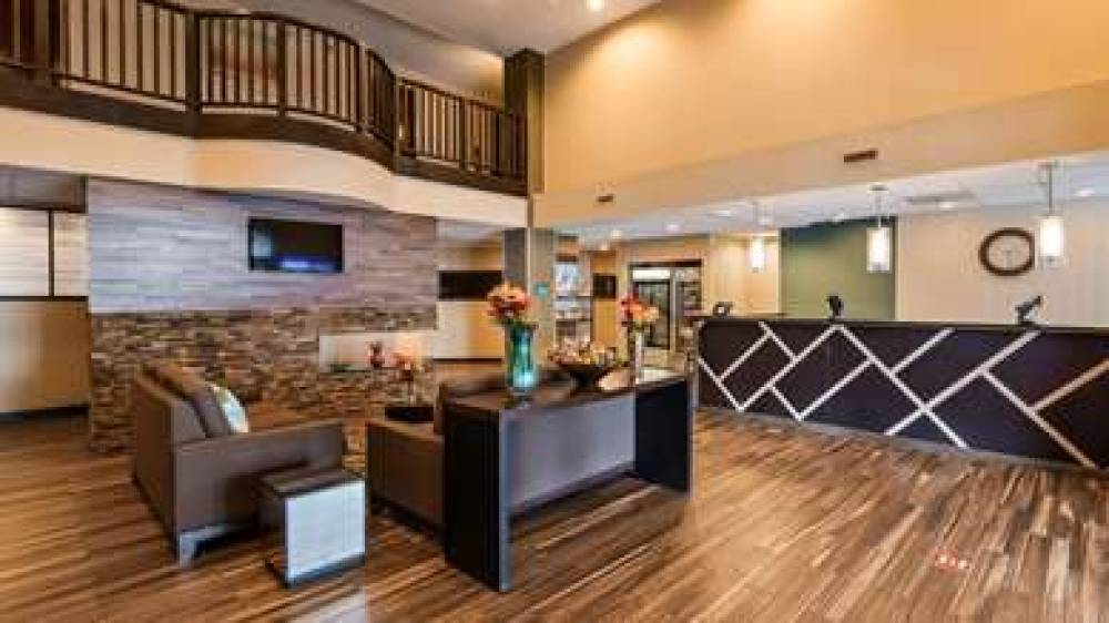 Best Western Plus Harrisburg East Inn & Suites 3