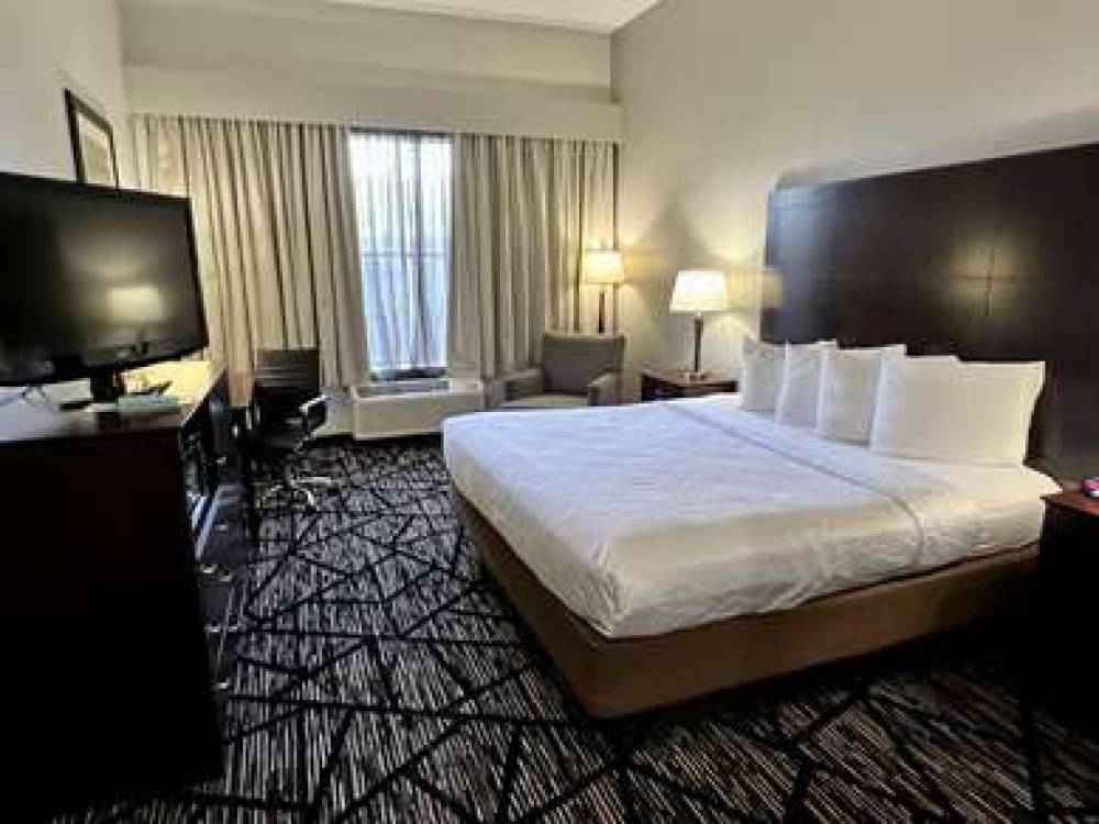 Best Western Plus Hobby Airport Inn & Suites 5