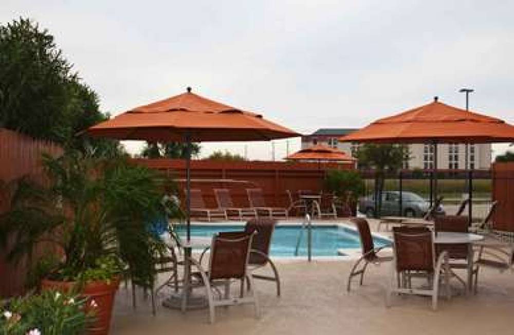 Best Western Plus Hobby Airport Inn & Suites 4