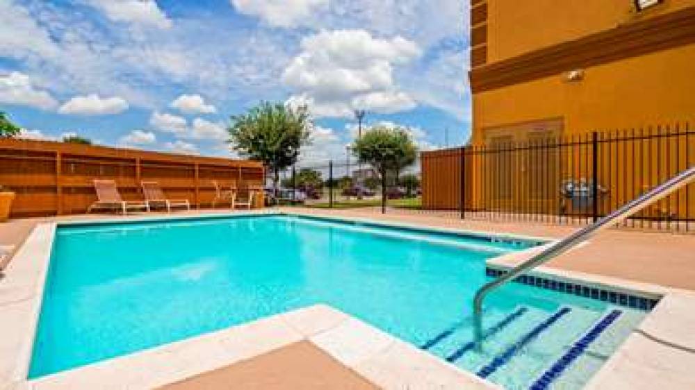 Best Western Plus Hobby Airport Inn & Suites 3