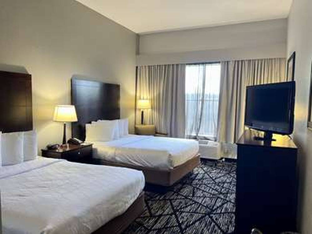 Best Western Plus Hobby Airport Inn & Suites 9