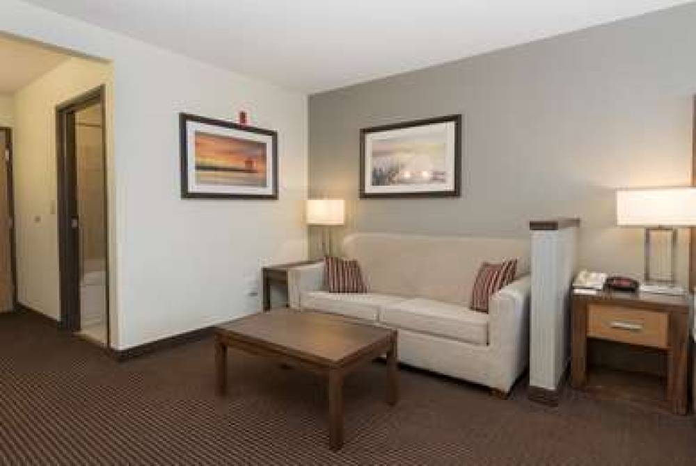 Best Western Plus Holland Inn & Suites 6