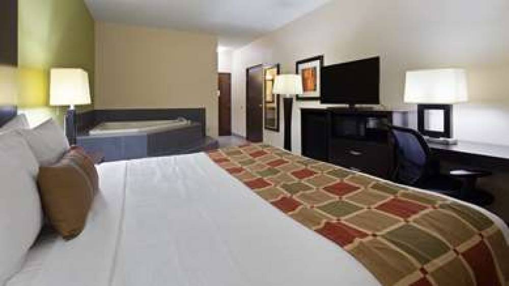 Best Western Plus Huntersville Inn & Suites Near Lake Norman 4