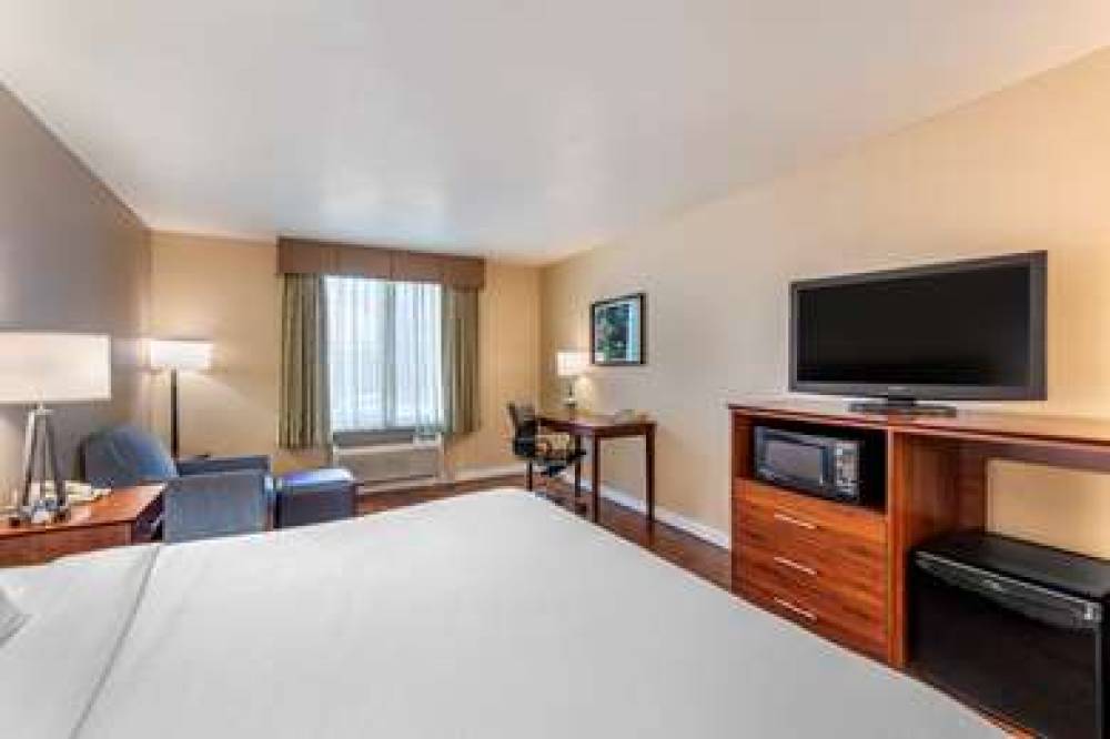 Best Western Plus John Jay Inn & Suites 8