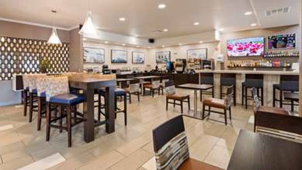 Best Western Plus Kansas City Airport-KCI East 3