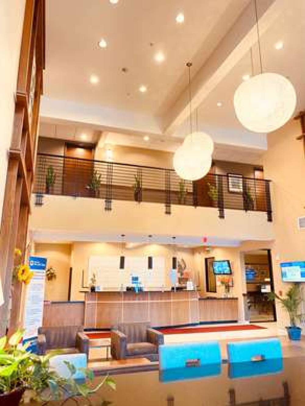 Best Western Plus Lacey Inn & Suites 9