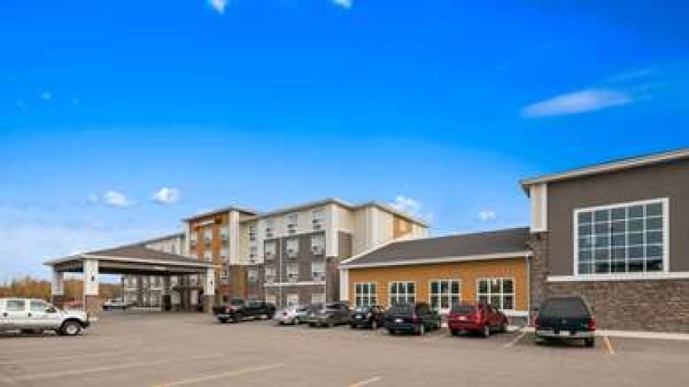 Best Western Plus Lacombe Inn & Suites