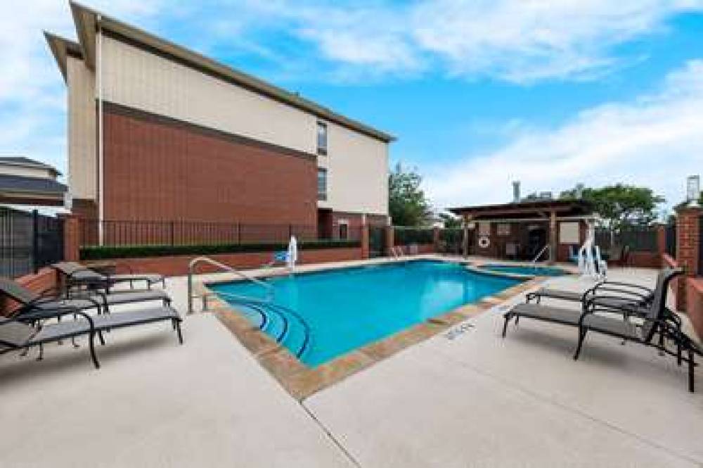 Best Western Plus Lake Dallas Inn & Suites 10