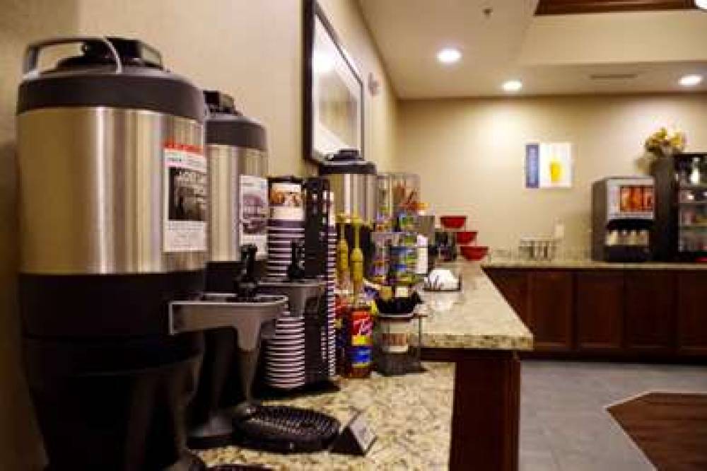 Best Western Plus Lincoln Inn & Suites 10