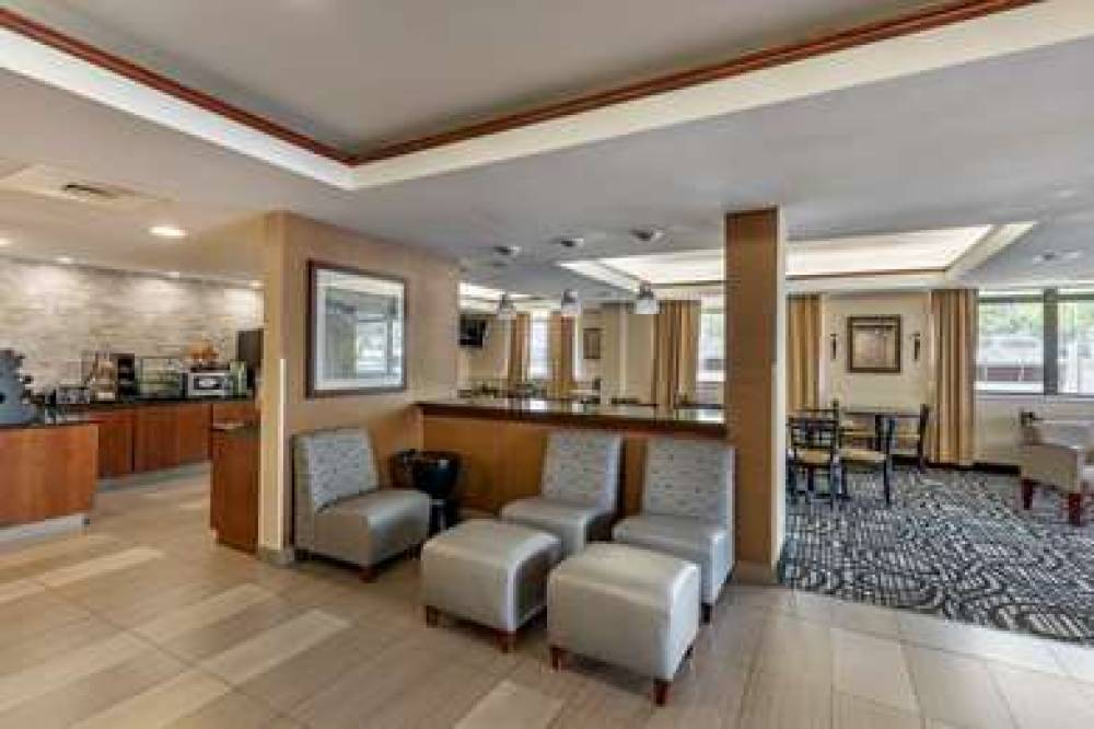 Best Western Plus Louisville Inn & Suites 2