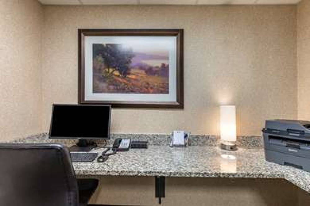 Best Western Plus Louisville Inn & Suites 8