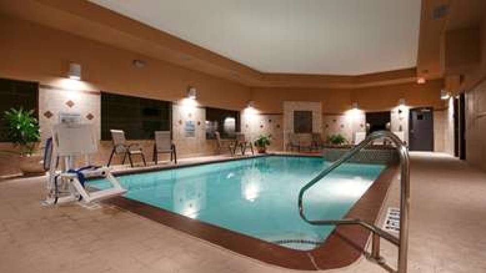 Best Western Plus Lytle Inn & Suites 2