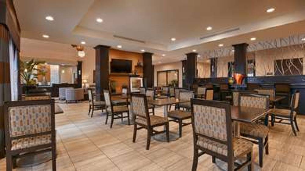 Best Western Plus Lytle Inn & Suites 10