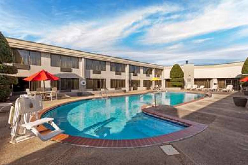 Best Western Plus Madison-Huntsville Hotel 8