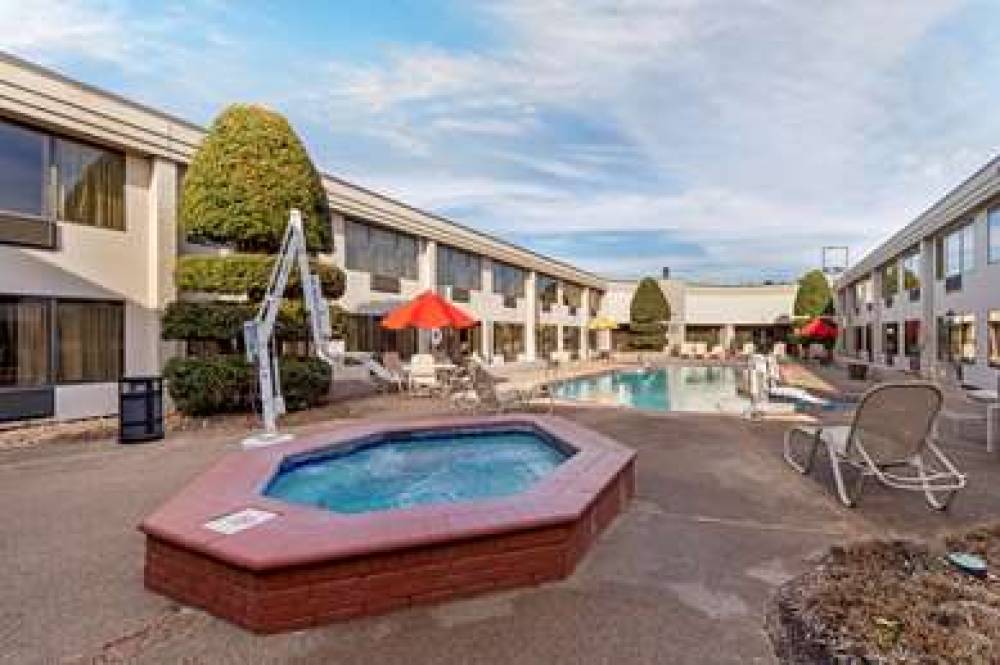 Best Western Plus Madison-Huntsville Hotel 9