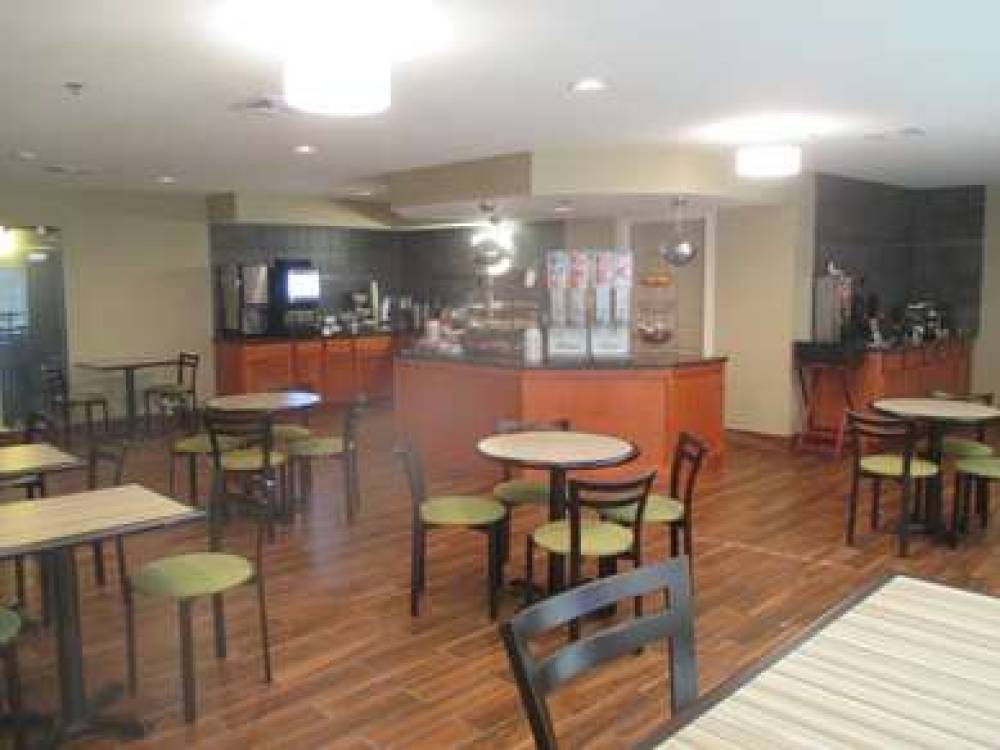 Best Western Plus Menomonie Inn & Suites 8