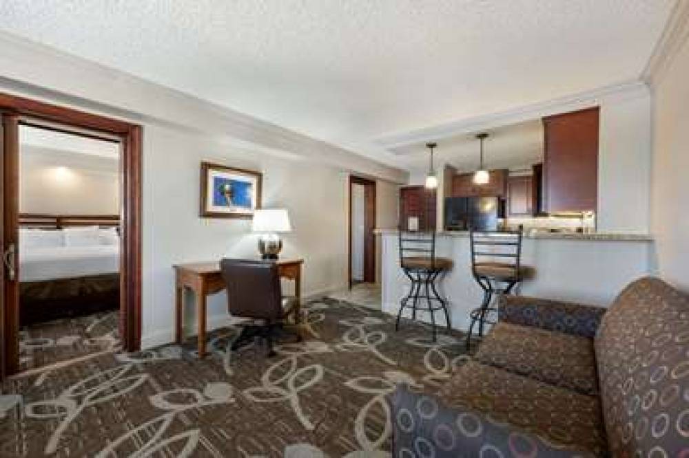 Best Western Plus Mid Nebraska Inn & Suites 4