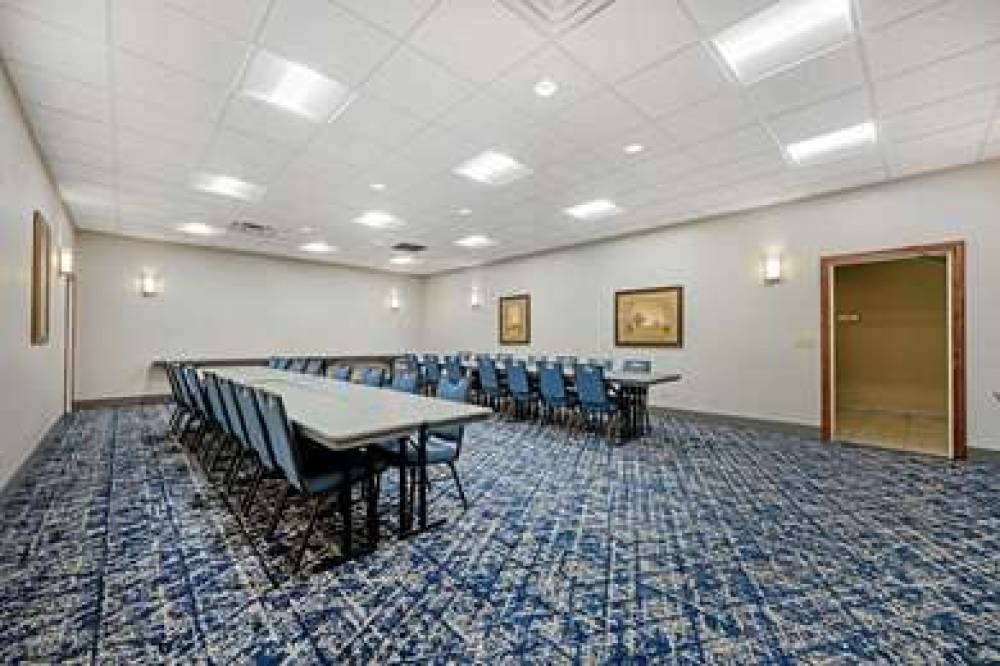 Best Western Plus Mid Nebraska Inn & Suites 8