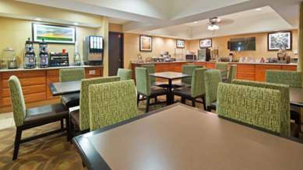 Best Western Plus Mishawaka Inn 7