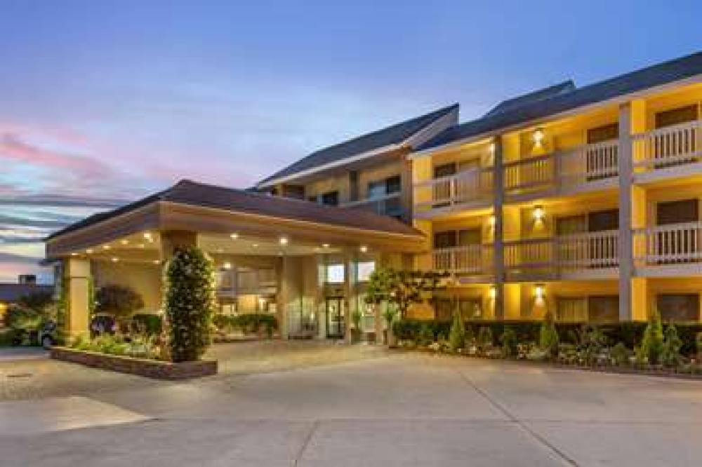 Best Western Plus Monterey Inn 1