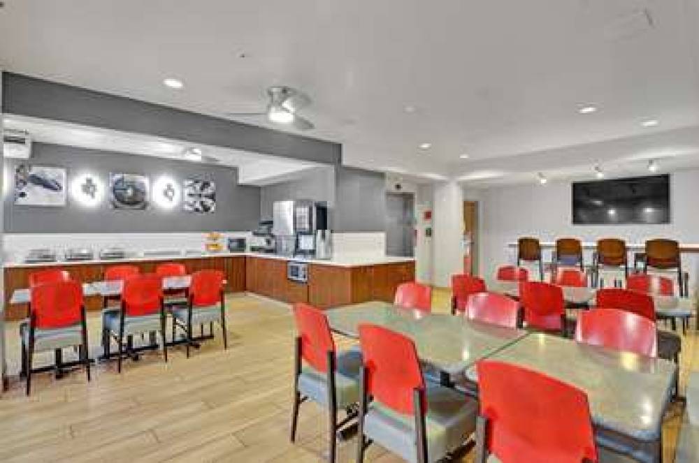 Best Western Plus Navigator Inn & Suites 8