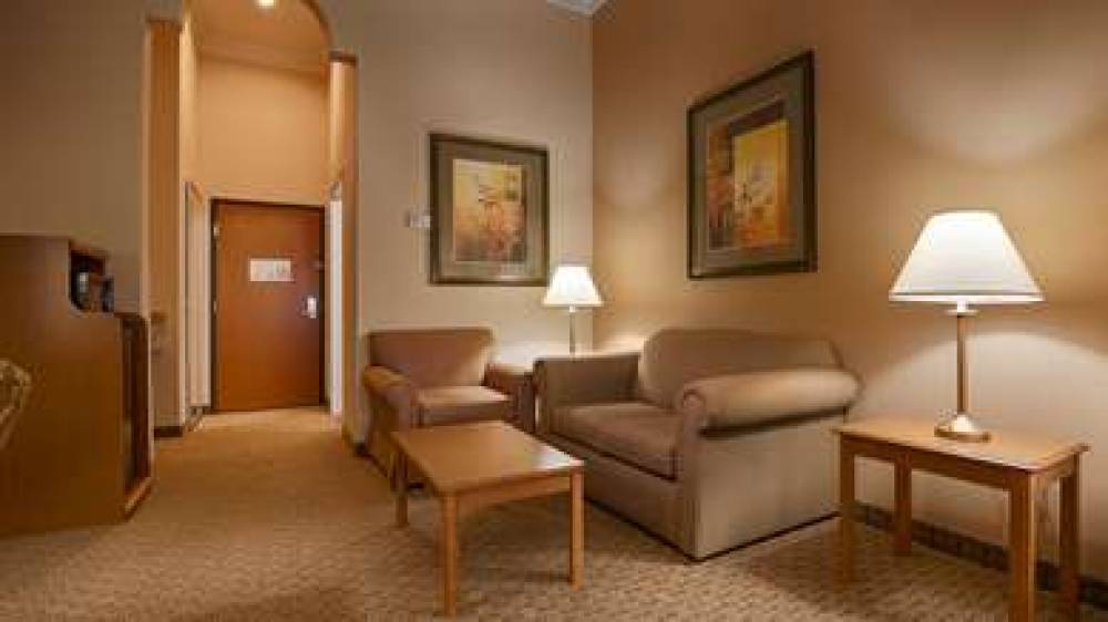 Best Western Plus New Caney Inn & Suites 9