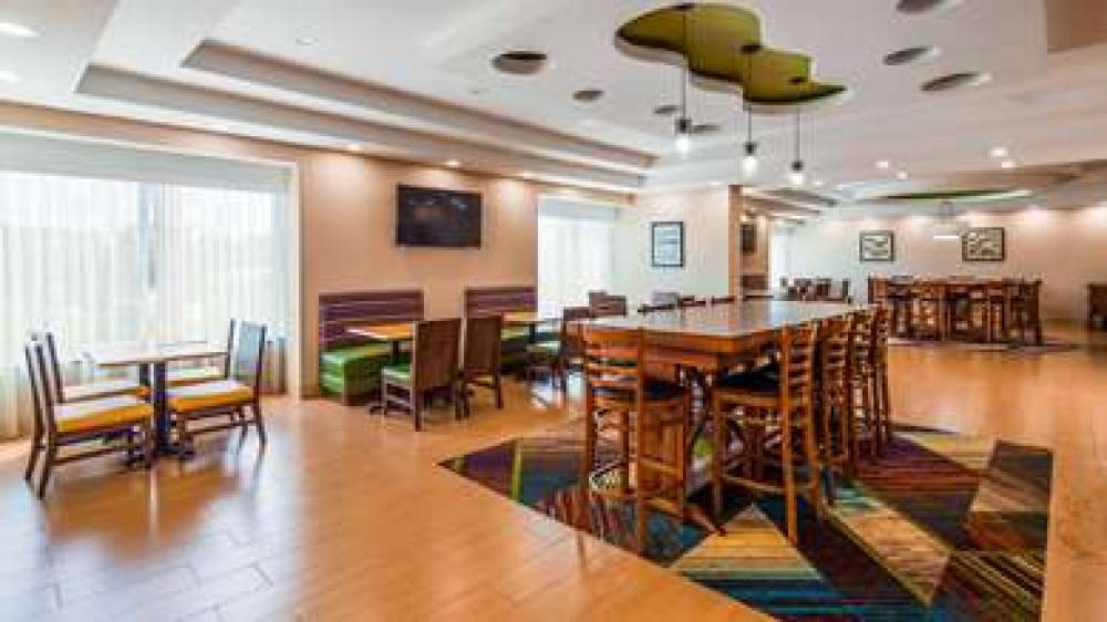 Best Western Plus North Shore Hotel 7