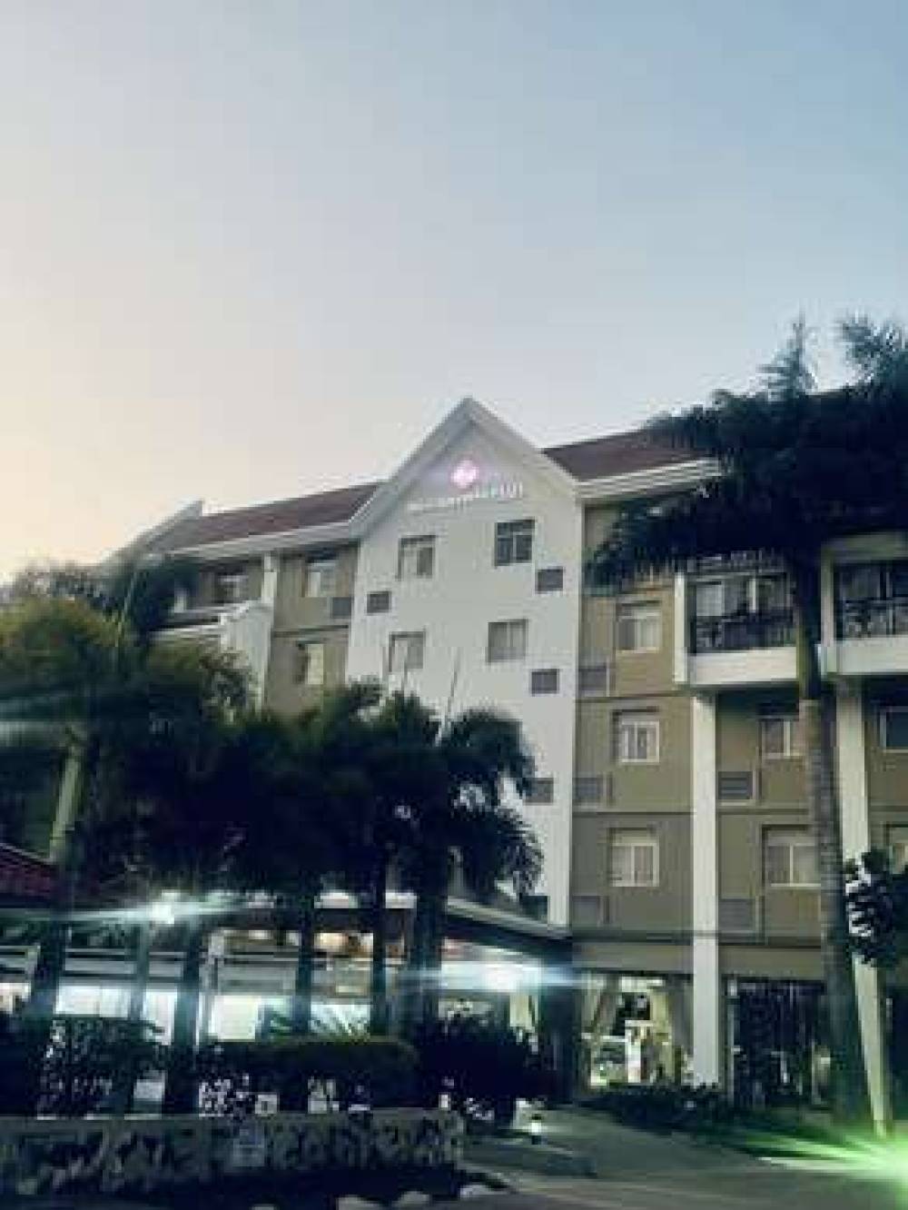 Best Western Plus Paramount Hotel 1