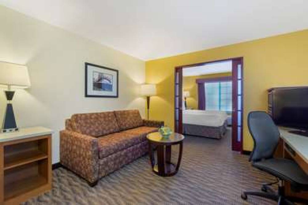 Best Western Plus Park Place Inn & Suites 7